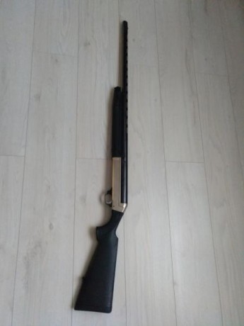 Escopeta semiautomática Benelli Field calibre 12 de polímero muy ligera, con chokes intercambiables, cañón 02