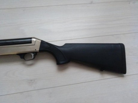 Escopeta semiautomática Benelli Field calibre 12 de polímero muy ligera, con chokes intercambiables, cañón 01