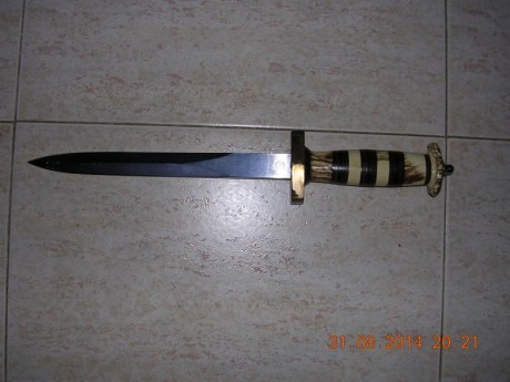 Hola a todos, que cuchillo de remate me recomendais, u os parece mejor,me gustaria que fuera resistente 21