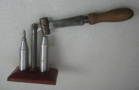 vendo aparatos recarga cartuchos C.16
rebordeadora y enpistonadora
30€ 00