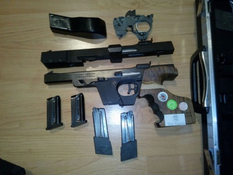 Hola, por exceso de armas, vendo mi conjunto walther gsp 22+ carro 32.
Lleva disparador moderno mas otro 02