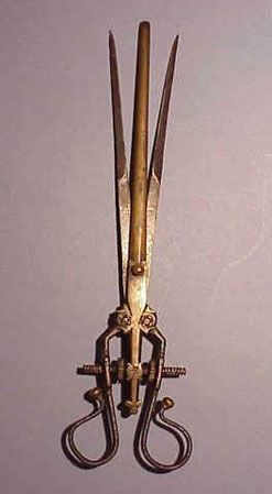 Estoy armando un bergantin-goleta para la guerra al corso y no se que artilleria poner a bordo.

Mide 31