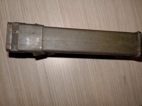 Buen estado aunque necesita una limpieza, un poco de óxido, tiene un pequeñísimo taladro de inutilización.

Importe: 00