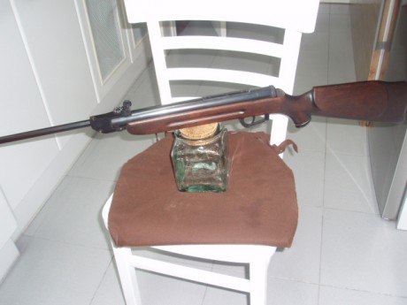 Buenas.

Lo bueno nunca cansa.
Una Carabina Gamo mod. 435S61 cal. 4,5.Restaurada y en estado de hacerse 01