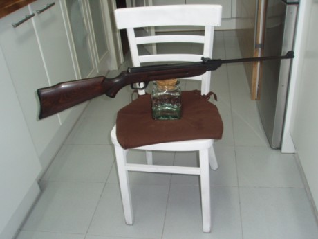 Buenas.

Lo bueno nunca cansa.
Una Carabina Gamo mod. 435S61 cal. 4,5.Restaurada y en estado de hacerse 11