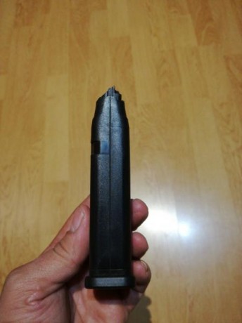 Vendo cargadores Glock 21 
Son nuevos a estrenar y el precio es de 25 € unidad.
Se venden juntos.portes 30