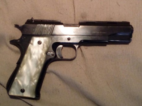 Vendo LLAMA 1911 9Para. de los años 70, no se exactamente el año, con dos cargadores de 9 cartuchos (uno 00