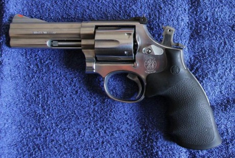   VENDIDA, se puede dar por finalizado!  

Vendo CZ75 9PB con kit KADET 22.
Incluye maletín y dos cargadores 21