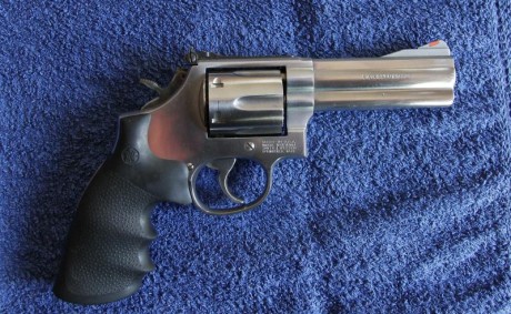   VENDIDA, se puede dar por finalizado!  

Vendo CZ75 9PB con kit KADET 22.
Incluye maletín y dos cargadores 20