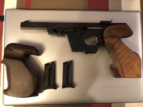 Vendo Walther GSP 22lr. 
Vendo con 2 cargadores y 2 empuñaduras (diestro)

Precio 400 €. Ubicación Alava. 01