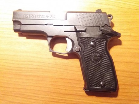 Vendo pistola de defensa Astra A-70 cal.9parabellum, muy compacta y portable, a su vez muy precisa y dispara 40