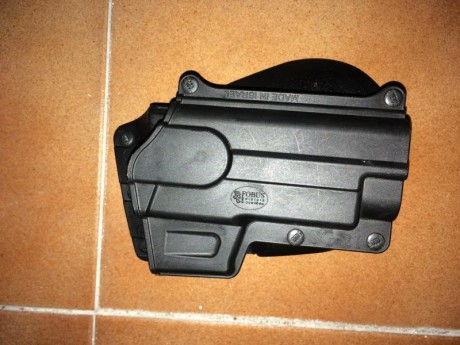 Se vende S&W 6506 muy cuidada, con funda de extracción rápida Fobus, igual que la de doble cargador.
Esta 00