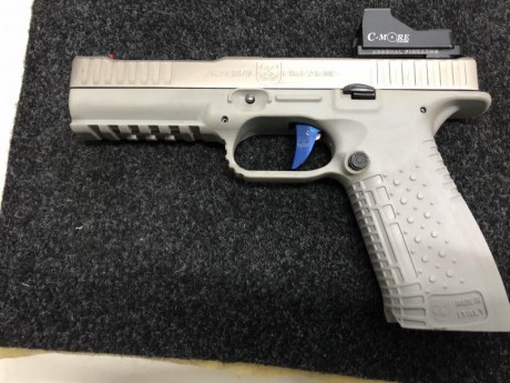 Buenas vendo pistola Strike one speed con 5 cargadores y piezas de repuesto con funda  ghost y visor holografico 02