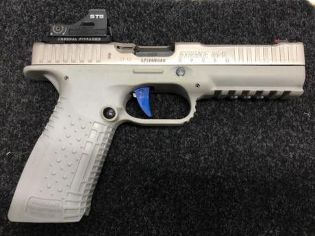 Buenas vendo pistola Strike one speed con 5 cargadores y piezas de repuesto con funda  ghost y visor holografico 01