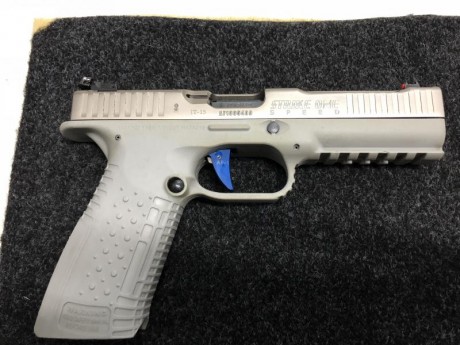 Buenas vendo pistola Strike one speed con 5 cargadores y piezas de repuesto con funda  ghost y visor holografico 11