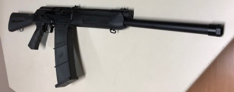 Hola!! 
Vendo la Saiga 12 sin apenas uso, solo se disparó 40 cartuchos y se guardó hasta ahora. El arma 01