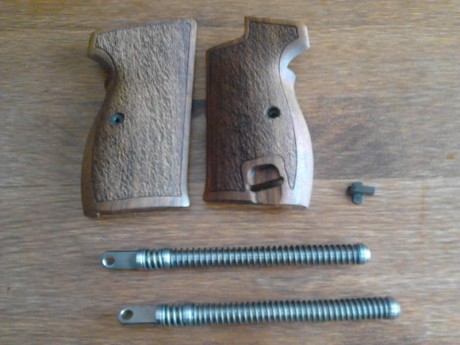 Unas casas nuevas ,dos muelles recuperadores nuevos y un punto de mira.tl 652674419. Precio a convenir. 00