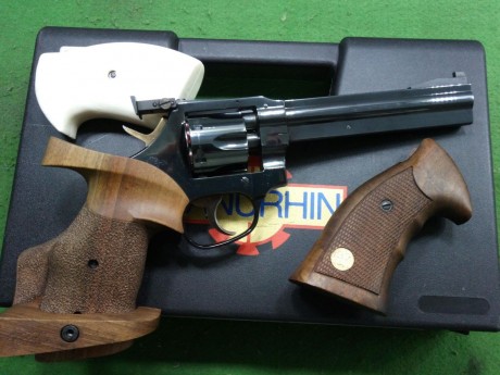 Hola buenas noches.
Vendo Manurhin 32 MR por no poder usar no he disparado ni 100 tiros es una joya. Oferta 00