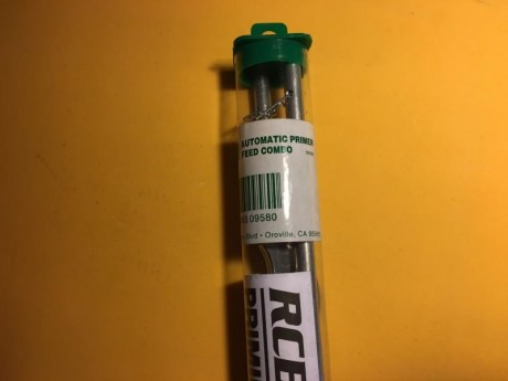 Se vende  sin estrenar  el RCBS Auto Primer Feed Combo. Es válido para la prensa Rock Chucker II o anterior 01