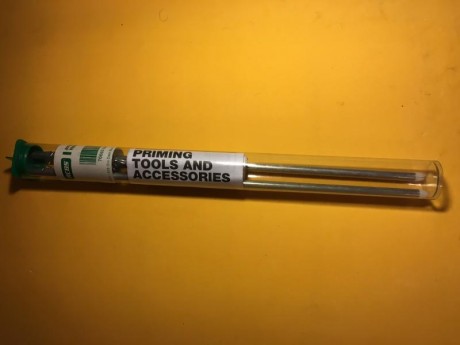 Se vende  sin estrenar  el RCBS Auto Primer Feed Combo. Es válido para la prensa Rock Chucker II o anterior 10