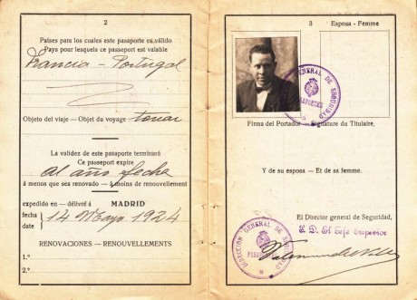  EN RECUERDO Y HOMENAJE A LOS QUE YA NO ESTÁN. 

Si pones en  GOOGLE   PASAPORTES EN LA MEMORIA  da igual 92