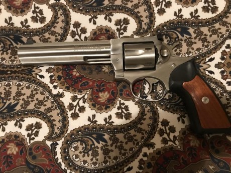 Pues eso vendo Ruger gp100 en muy buen estado poquísimos disparos, 550 euros portes aparte. Para más fotos 00