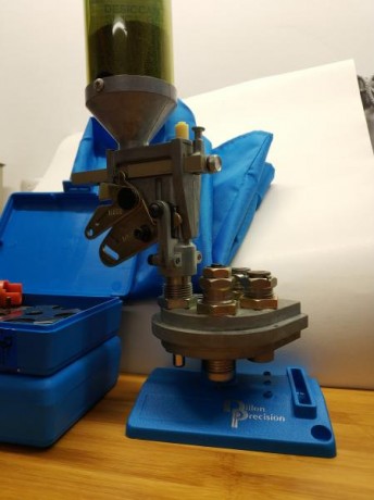  VENDO KIT RECARGA DILLON 650 38/357 

El Kit contiene todo lo necesario para montar y recargar, y tiene 01