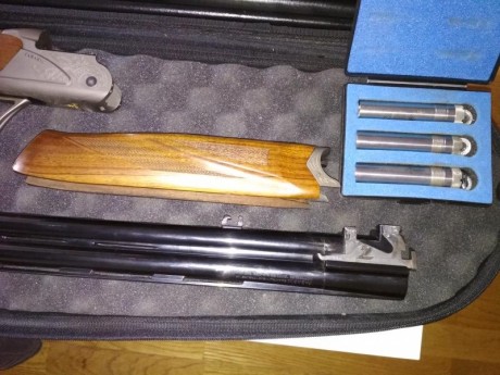 Vendo por falta de tiempo,más de dos años ya sin utilizar,la escopeta tiene 7 años y muy poco uso.Estoy 31