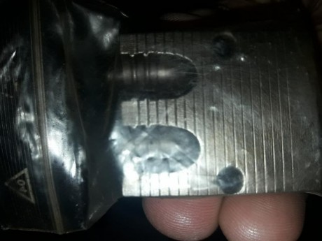 Vendo 2  moldes marca lyman 9mm y 45 acp regalo tenazas lee precio del conjunto 45€ 
portes a cargo del 02