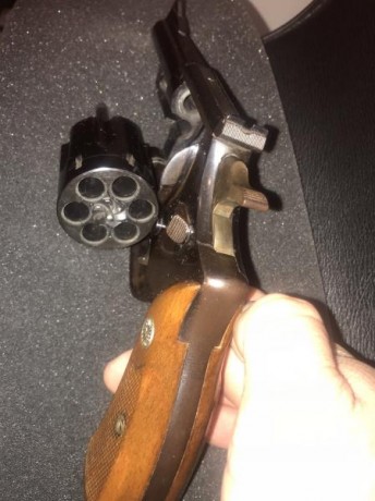 Buenas noches:

Vendo revólver Astra 960 de 4 pulgadas, que decir de la renombrada marca Astra, duros 00