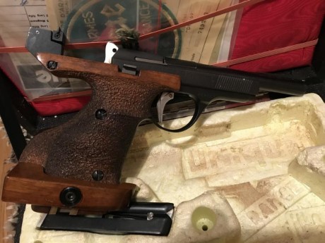 Unique des96 muy cuidada, todo original. Excelente arma de precisión 22lr. 
 350 euros portes aparte. 00