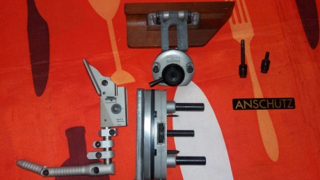 Hola. Vendo todas estas piezas que proceden de una culata de anschutz 1813 supermach.La cantonera es anschtuz 01