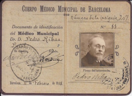  EN RECUERDO Y HOMENAJE A LOS QUE YA NO ESTÁN. 

Si pones en  GOOGLE    PASAPORTES EN LA MEMORIA   da 121