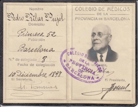  EN RECUERDO Y HOMENAJE A LOS QUE YA NO ESTÁN. 

Si pones en  GOOGLE    PASAPORTES EN LA MEMORIA   da 120