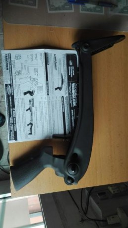 VENDO CULATA PLEGABLE PARA ESCOPETA MOOSBERG 500 AUNQUE TAMBIEN SIRVE PARA WINCHESTER Y REMINGTON , SOLO 00