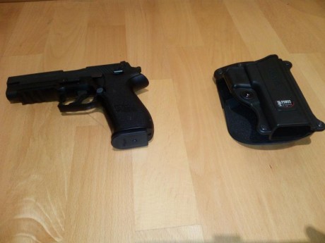 Se vende Sig Sauer Mosquito con muy poco uso con su funda original Fobus. Calibre 22. Se vende por dejar 00