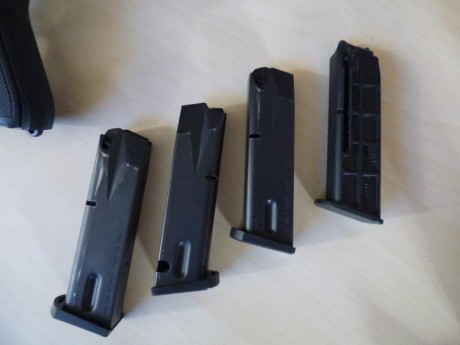 Buenas tardes a Todos.

Vendo  mi Beretta a 92 fs 

Os dejo unas Fotos Para que podais ver todo el lote.
Beretta 00