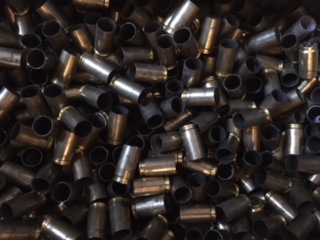 Tengo algo más de 4000 vainas del 9 que me están estorbando. Si alguien está interesado las dejo a 25€ 01