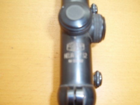 Buenas.
Antiguo Visor KHALES (WIEN) HELIA 27 S2 (Inscrpición literal del visor).
Dotado de montura. Cruz 00