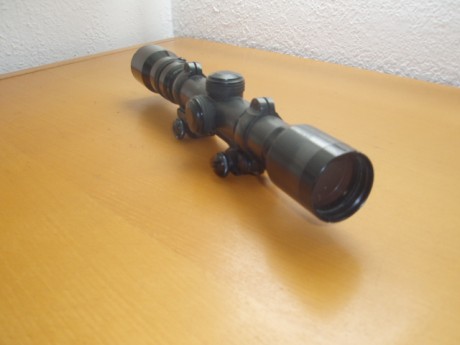 Buenas.
Antiguo Visor KHALES (WIEN) HELIA 27 S2 (Inscrpición literal del visor).
Dotado de montura. Cruz 11