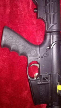 No tiene casi tiros, ya que no la he utilizado mas que para probar 30 disparos con CCI
Tiene miras abatibles
Empuñadura 01