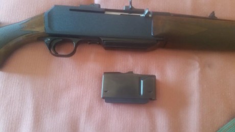 Vendo rifle semiautomatico browning cal.300wm, el rifle esta en buen estado , tiene 2 cargadores, 61cm 02