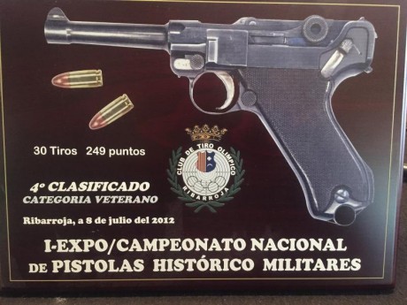 Vendo una escasa Luger Krieghoff en 9 parabellum de 1936 en un estado inmejorable con las rarisimas cachas 02