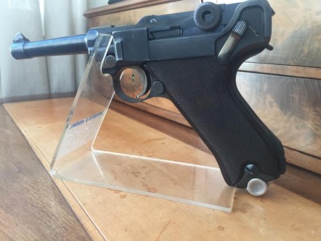 Vendo una escasa Luger Krieghoff en 9 parabellum de 1936 en un estado inmejorable con las rarisimas cachas 12