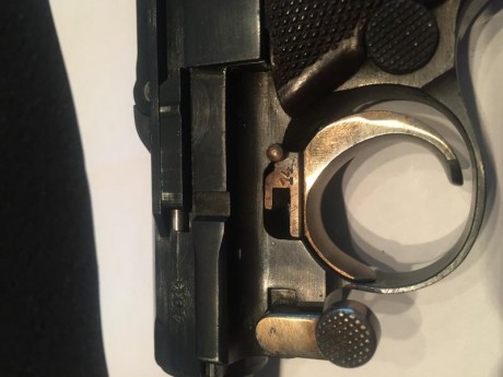 Vendo una escasa Luger Krieghoff en 9 parabellum de 1936 en un estado inmejorable con las rarisimas cachas 32