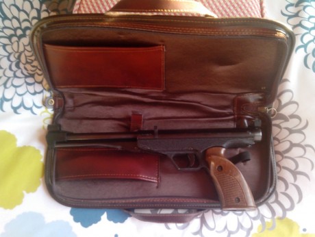 Hola, 
al no darle ninguna clase de uso vendo esta clasica del 83, a tenido solo un dueño antes que yo 02