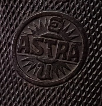 Un amigo me ha pedido que ponga a la venta la siguiente arma:

Se vende esta joya en estado impoluto de 01