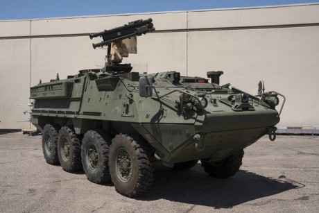 Buenas tardes carristas.
Solicito vuestra ayuda para identificar una versión del vehiculo 8x8 Stryker 01
