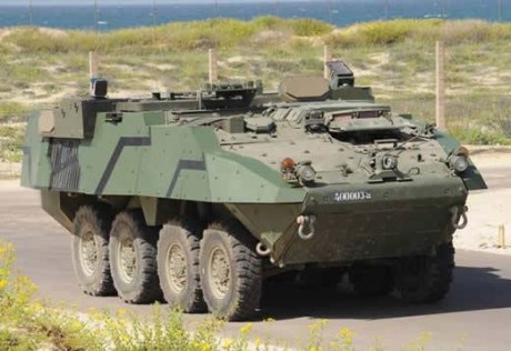Buenas tardes carristas.
Solicito vuestra ayuda para identificar una versión del vehiculo 8x8 Stryker 10