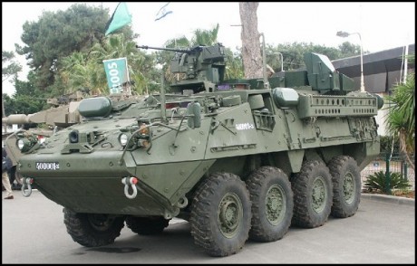 Buenas tardes carristas.
Solicito vuestra ayuda para identificar una versión del vehiculo 8x8 Stryker 30